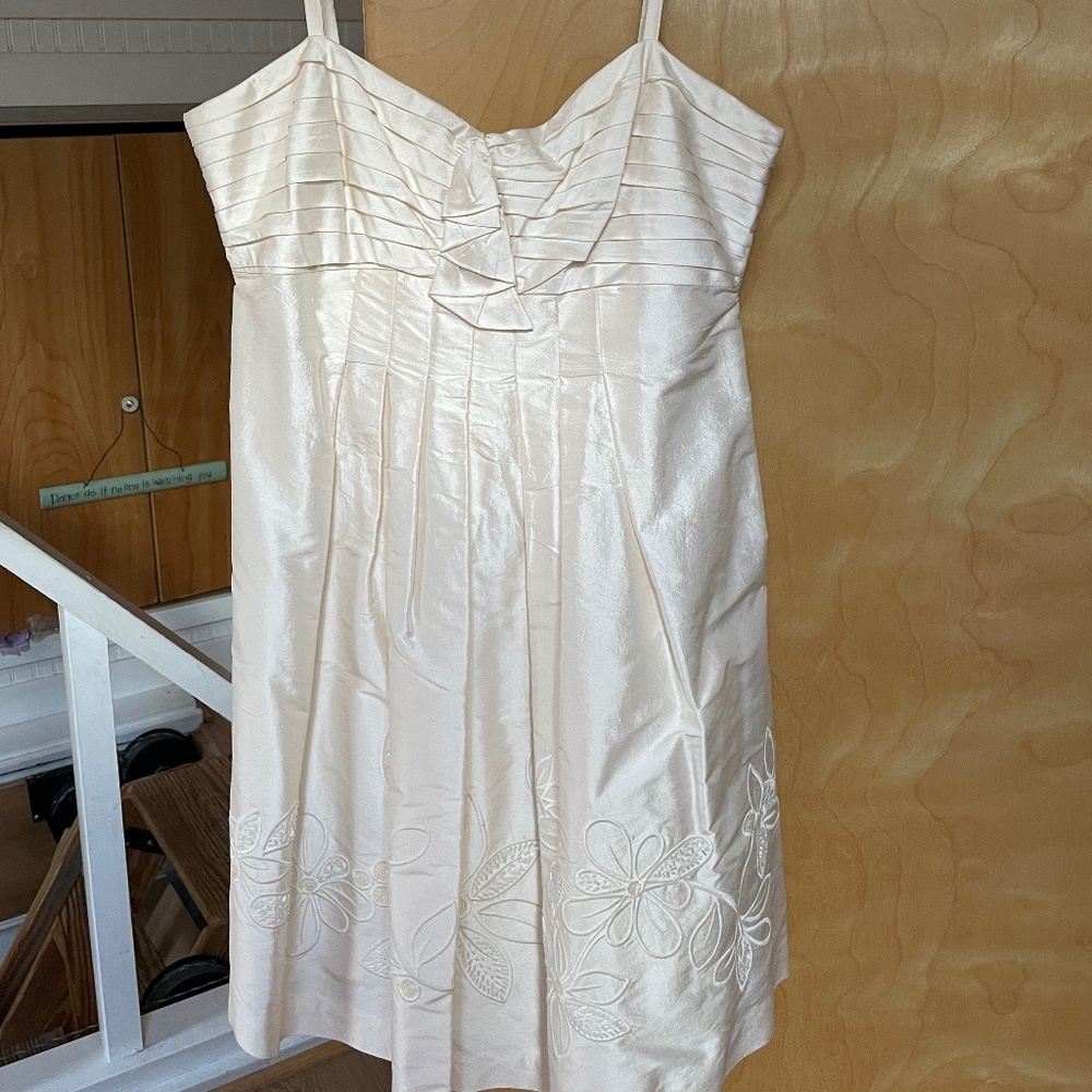 NWT BCBG MAXAZRIA WOVEN SILK WHITE DRESS - SIZE 4